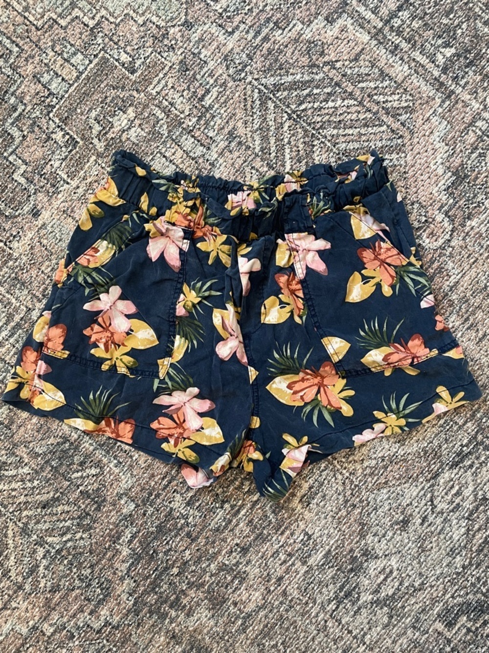 Time & Tru Tropical Floral High Waist Pull On Shorts Navy Size L